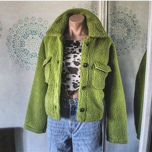 🆕️That IT GIRL Collection// Green button up sherpa jacket